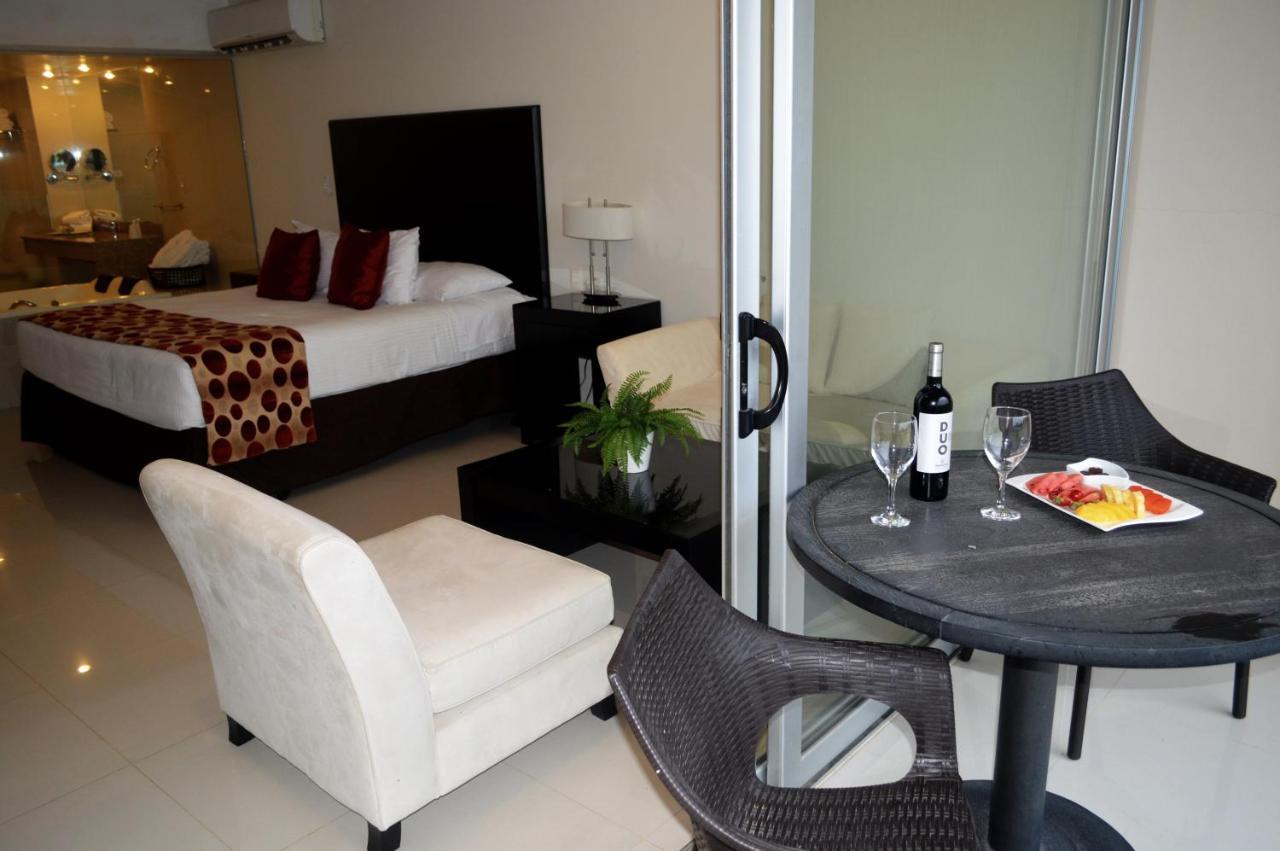 Warnes Sun Hotel מראה חיצוני תמונה