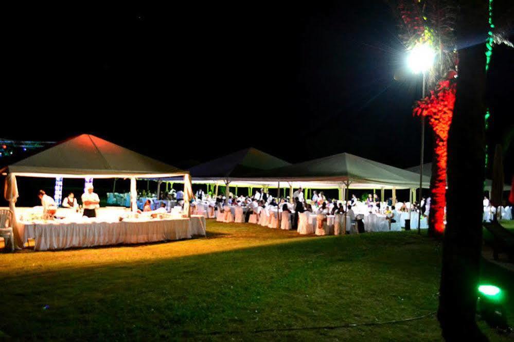 Warnes Sun Hotel מראה חיצוני תמונה
