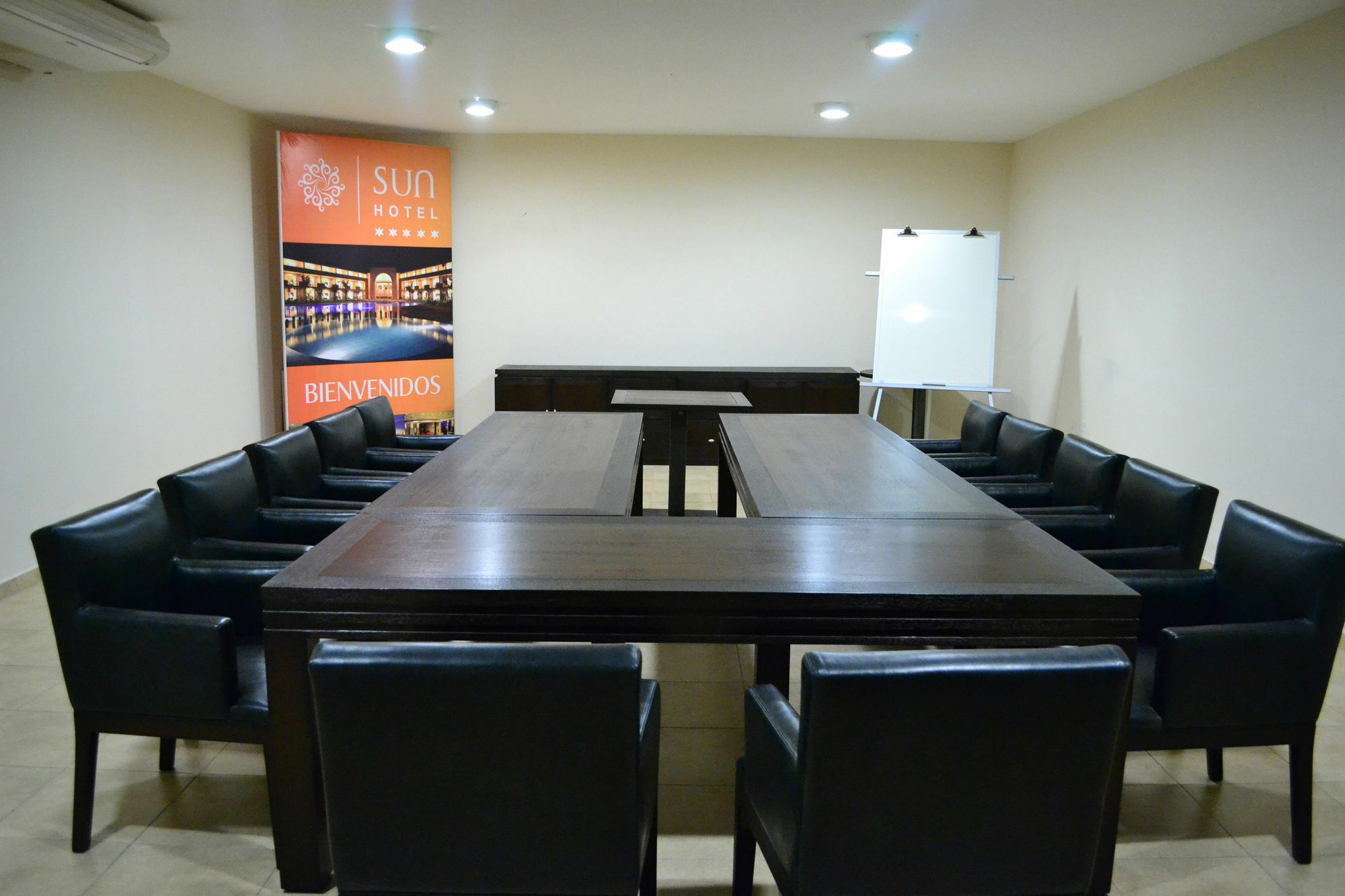 Warnes Sun Hotel מראה חיצוני תמונה